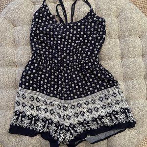Garage black and white romper